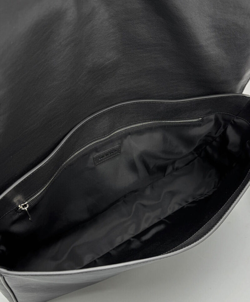 Balenciaga Grungy Medium Messenger Bag Black